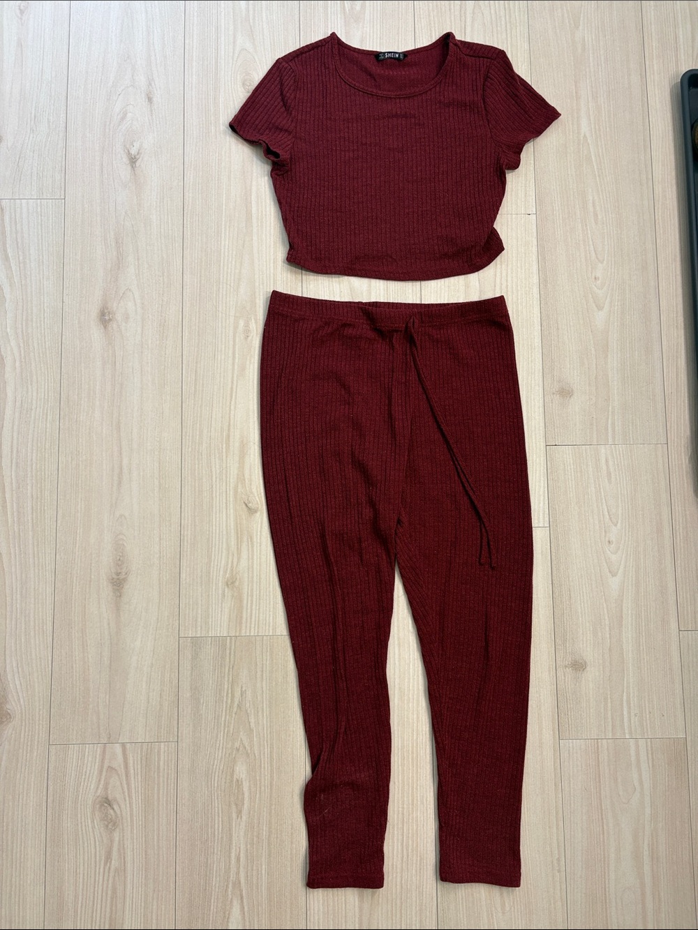 Shein Size L but fits like a M Ribbed Crop Top & Drawstring Pants Set - Burgundy